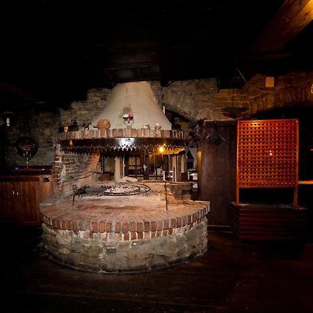Hotel Restaurant Bujtina E Gjelit ティラナ エクステリア 写真