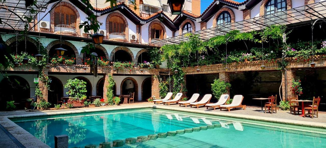 Hotel Restaurant Bujtina E Gjelit ティラナ エクステリア 写真