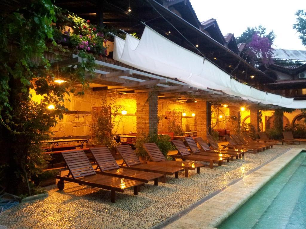 Hotel Restaurant Bujtina E Gjelit ティラナ エクステリア 写真