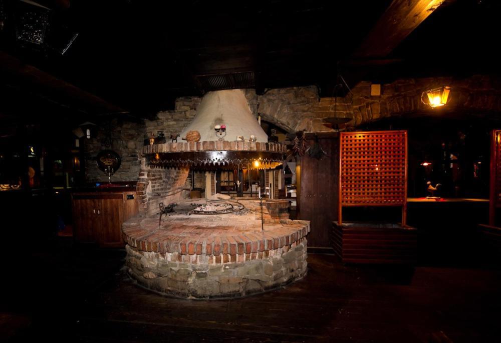 Hotel Restaurant Bujtina E Gjelit ティラナ エクステリア 写真