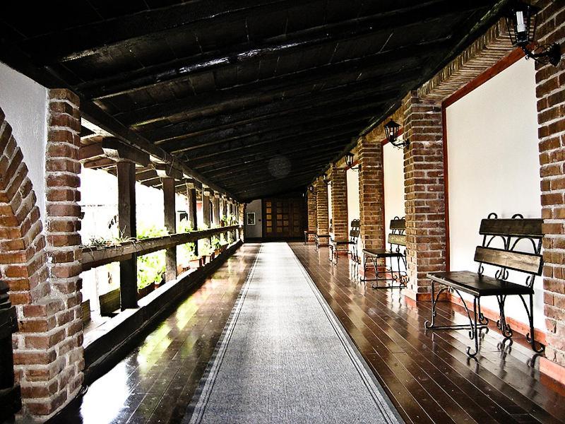 Hotel Restaurant Bujtina E Gjelit ティラナ エクステリア 写真