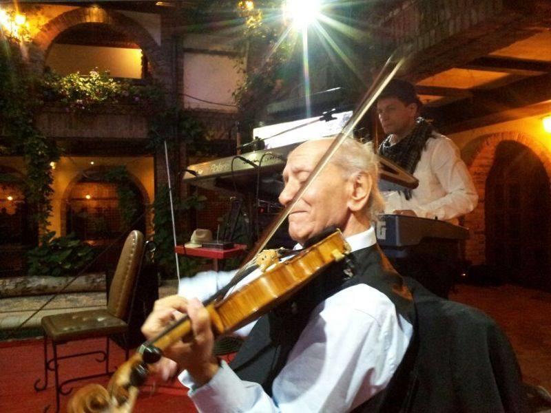 Hotel Restaurant Bujtina E Gjelit ティラナ エクステリア 写真