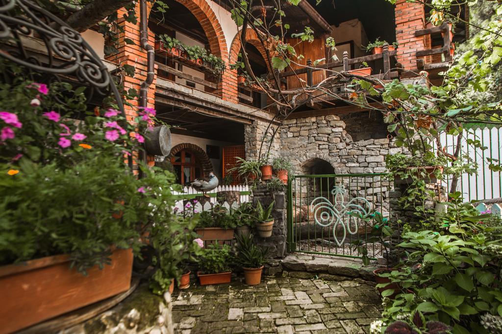 Hotel Restaurant Bujtina E Gjelit ティラナ エクステリア 写真