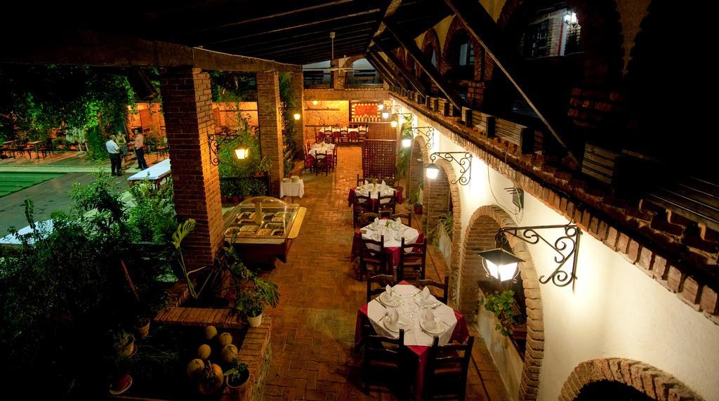 Hotel Restaurant Bujtina E Gjelit ティラナ エクステリア 写真