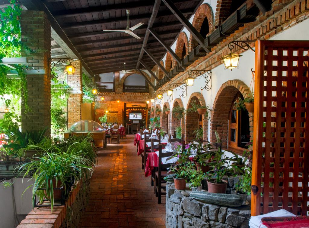 Hotel Restaurant Bujtina E Gjelit ティラナ エクステリア 写真