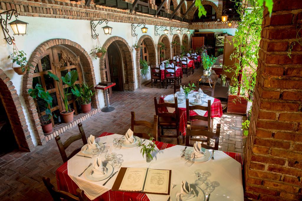 Hotel Restaurant Bujtina E Gjelit ティラナ エクステリア 写真