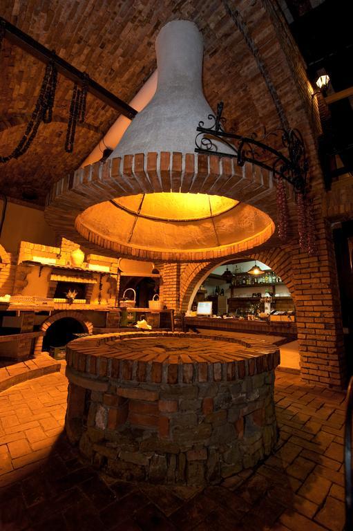 Hotel Restaurant Bujtina E Gjelit ティラナ エクステリア 写真