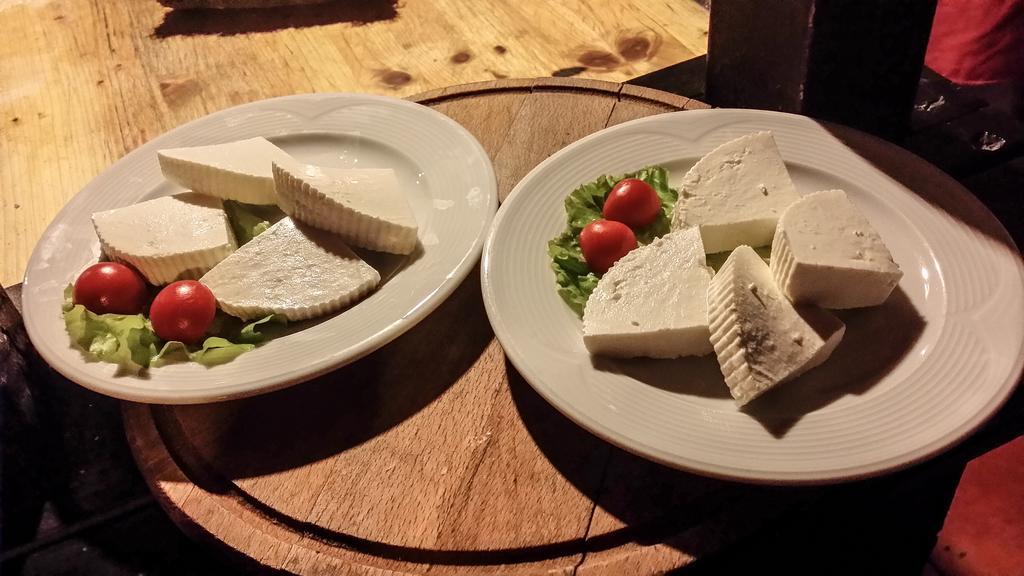 Hotel Restaurant Bujtina E Gjelit ティラナ エクステリア 写真