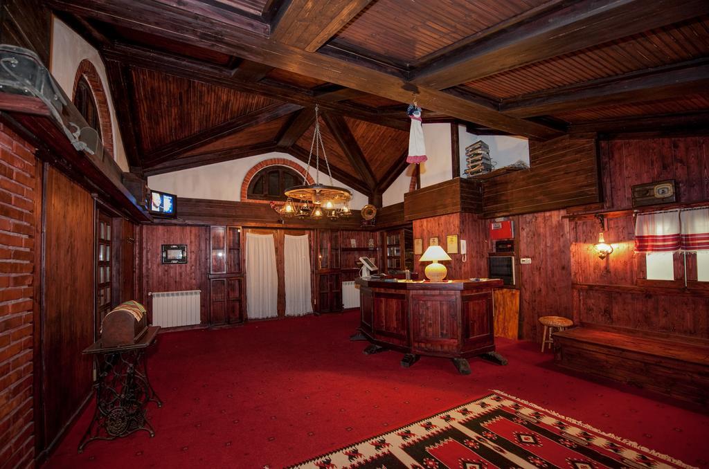 Hotel Restaurant Bujtina E Gjelit ティラナ エクステリア 写真