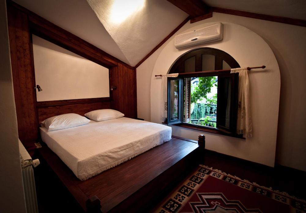 Hotel Restaurant Bujtina E Gjelit ティラナ 部屋 写真