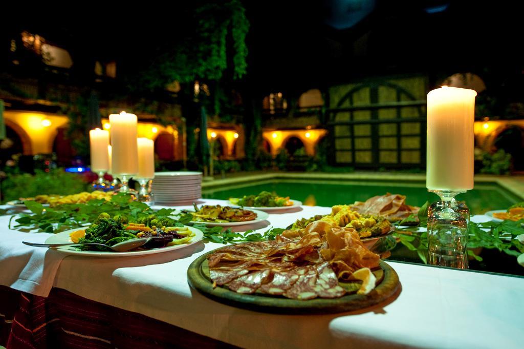 Hotel Restaurant Bujtina E Gjelit ティラナ エクステリア 写真