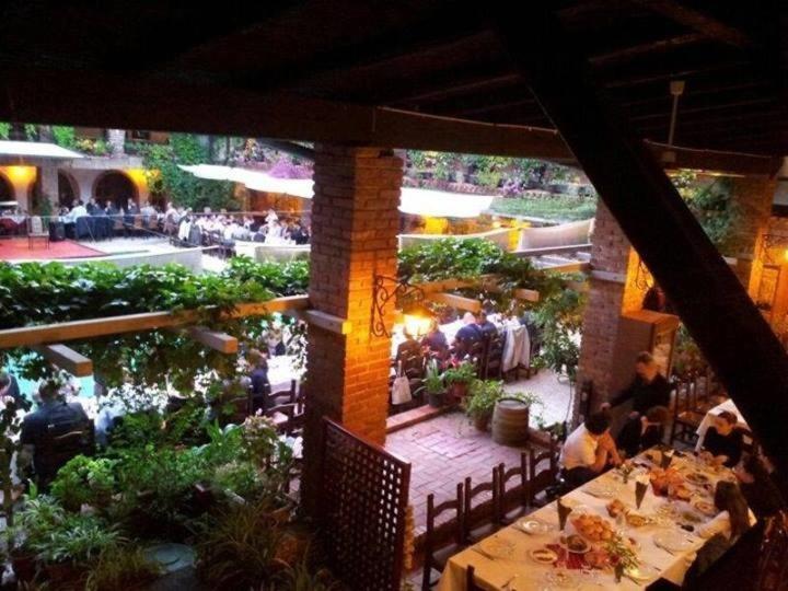 Hotel Restaurant Bujtina E Gjelit ティラナ エクステリア 写真