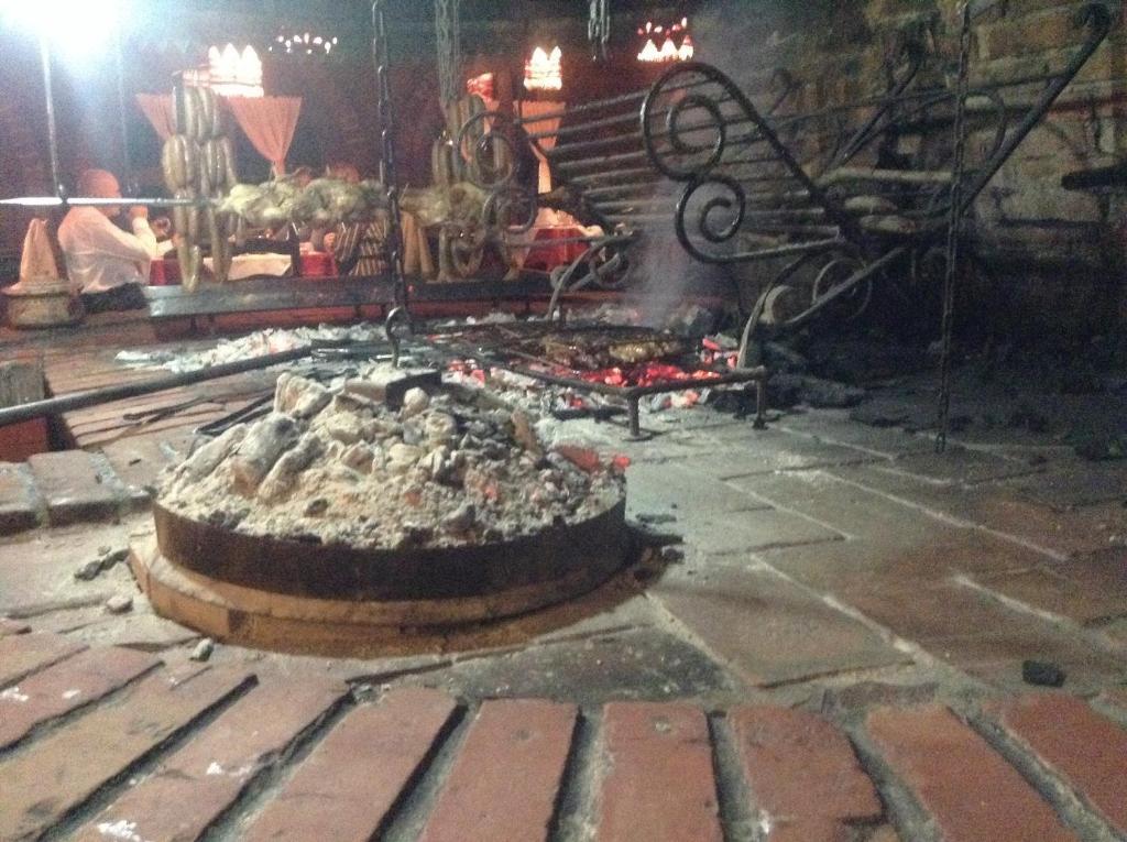 Hotel Restaurant Bujtina E Gjelit ティラナ エクステリア 写真
