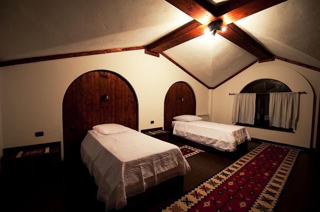 Hotel Restaurant Bujtina E Gjelit ティラナ エクステリア 写真