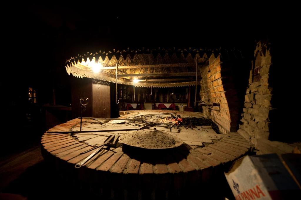Hotel Restaurant Bujtina E Gjelit ティラナ エクステリア 写真