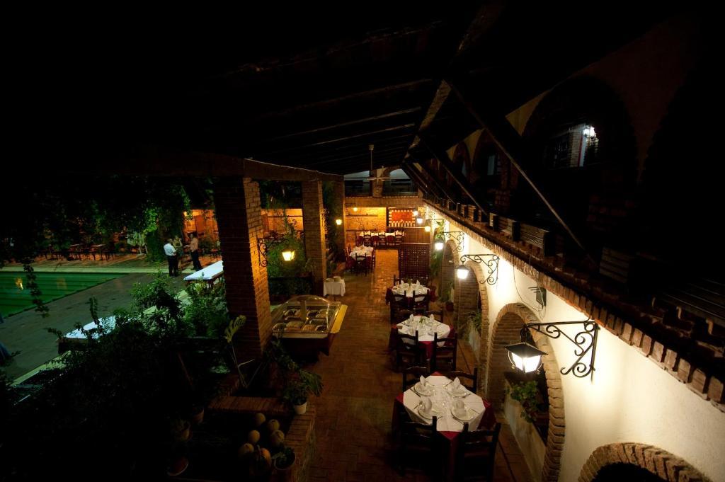 Hotel Restaurant Bujtina E Gjelit ティラナ エクステリア 写真