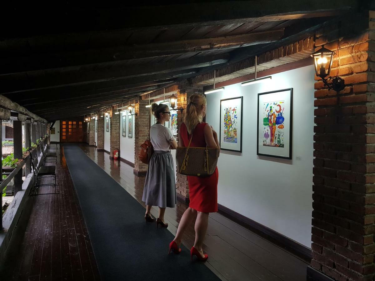 Hotel Restaurant Bujtina E Gjelit ティラナ エクステリア 写真