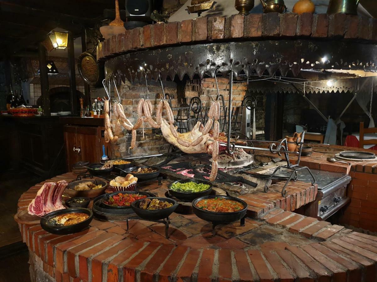 Hotel Restaurant Bujtina E Gjelit ティラナ エクステリア 写真