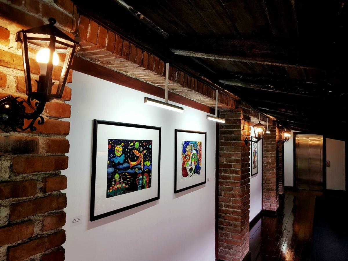 Hotel Restaurant Bujtina E Gjelit ティラナ エクステリア 写真