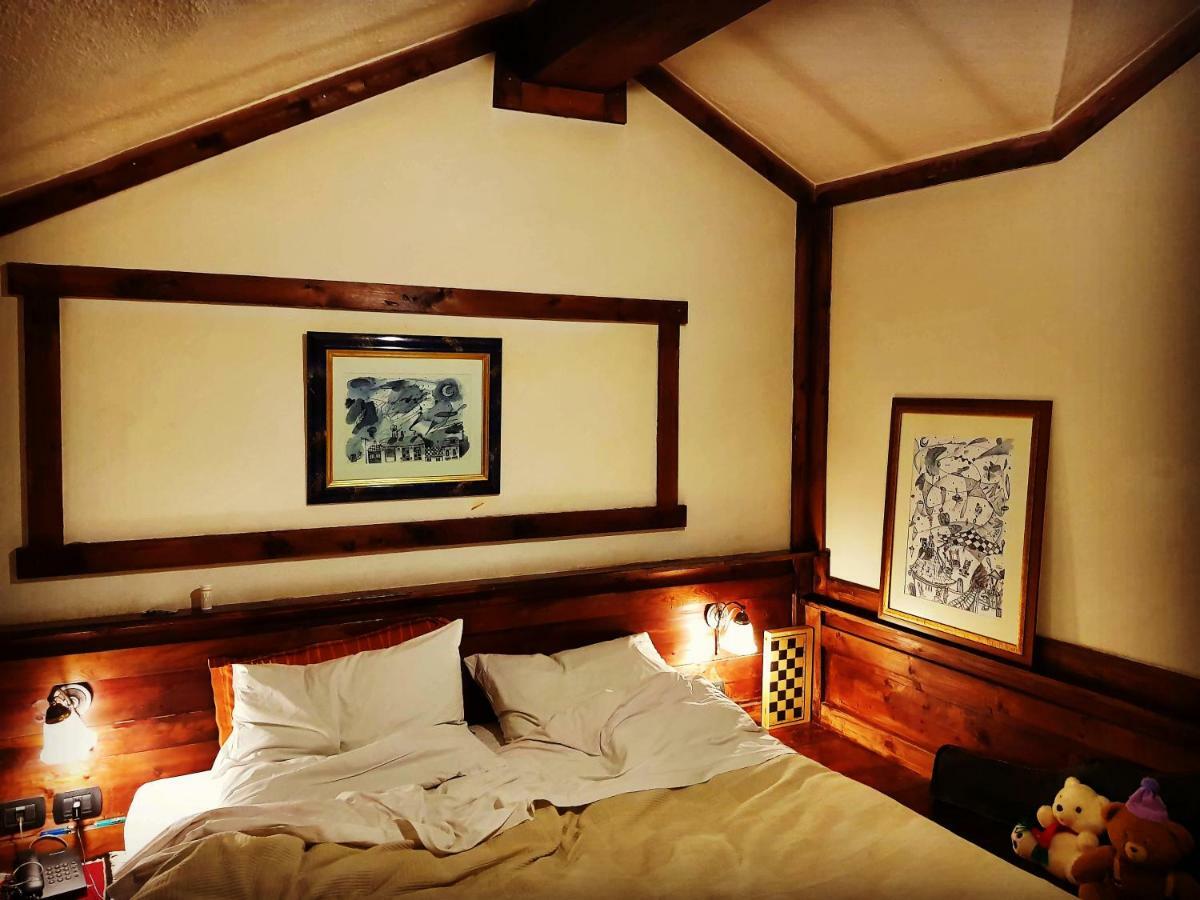 Hotel Restaurant Bujtina E Gjelit ティラナ エクステリア 写真