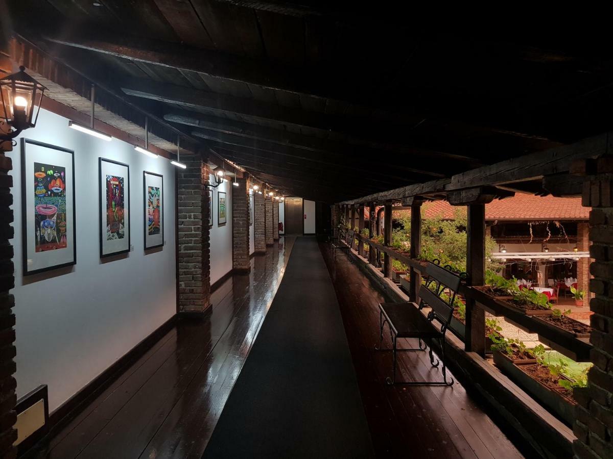 Hotel Restaurant Bujtina E Gjelit ティラナ エクステリア 写真