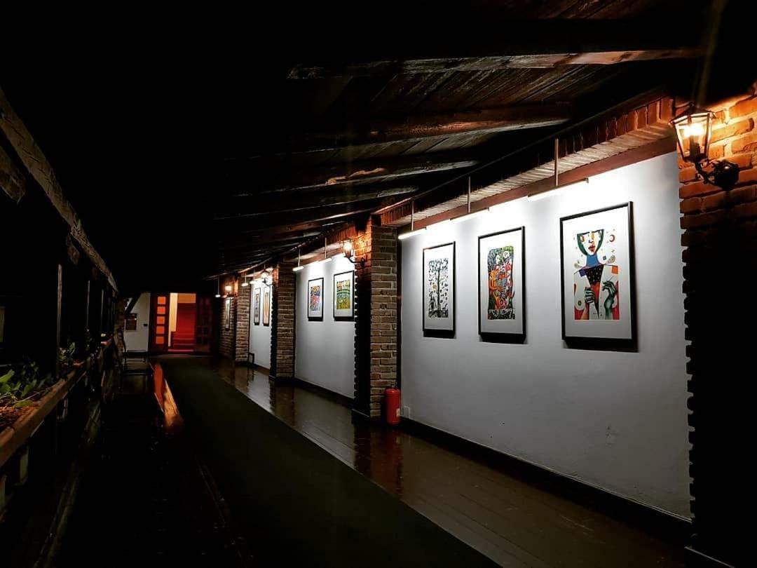 Hotel Restaurant Bujtina E Gjelit ティラナ エクステリア 写真