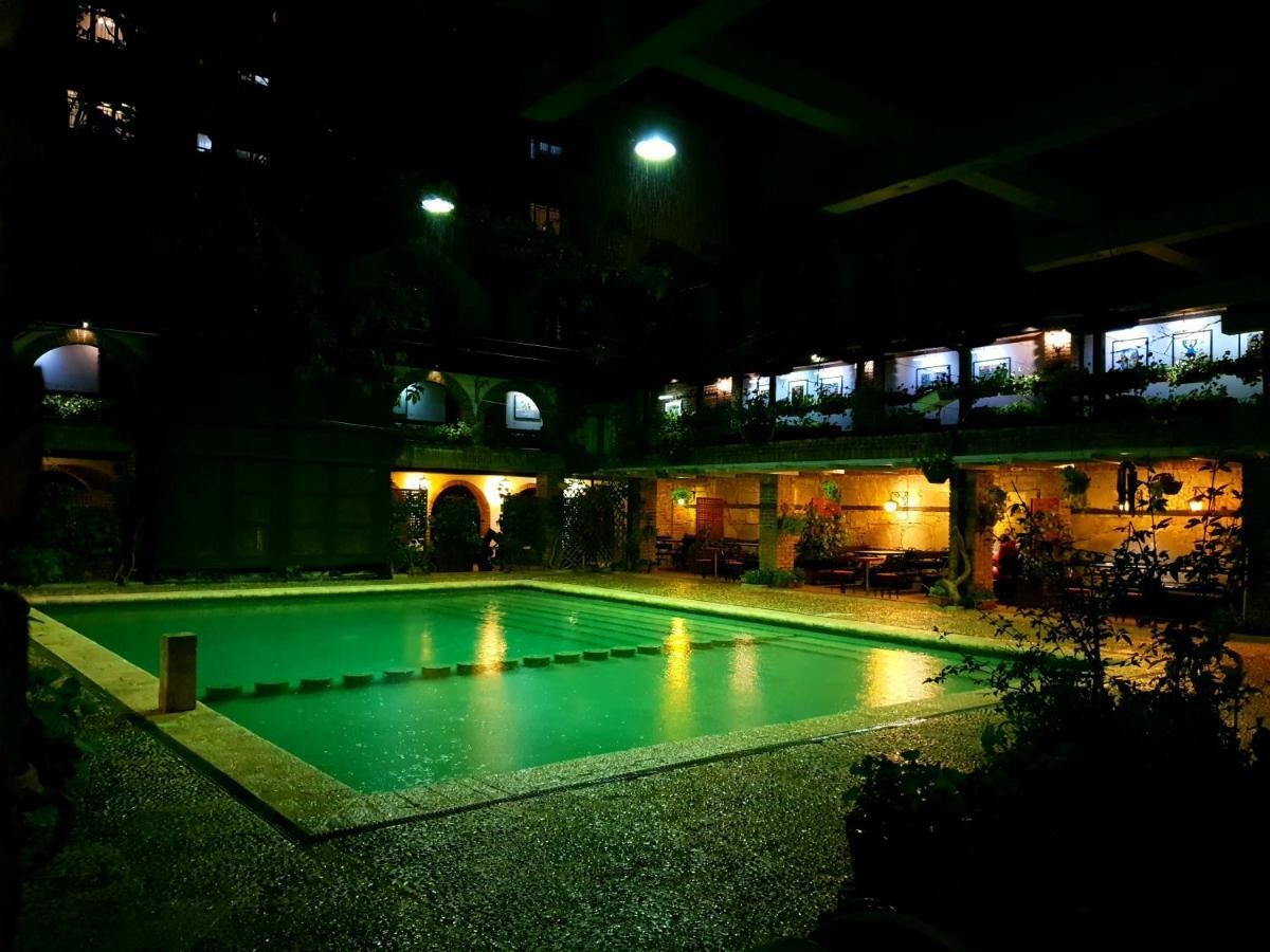 Hotel Restaurant Bujtina E Gjelit ティラナ エクステリア 写真