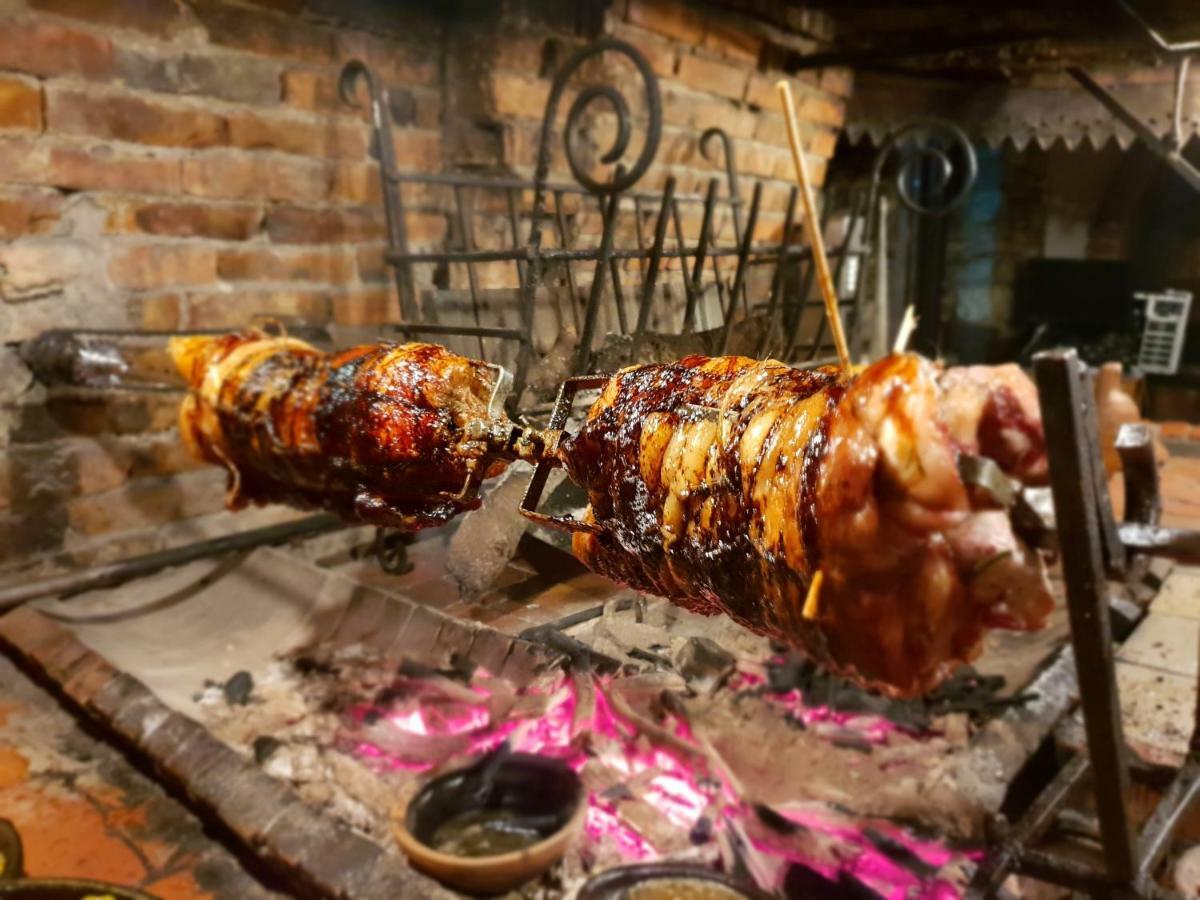 Hotel Restaurant Bujtina E Gjelit ティラナ エクステリア 写真