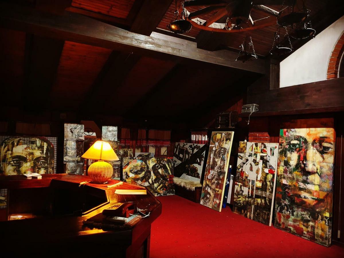 Hotel Restaurant Bujtina E Gjelit ティラナ エクステリア 写真