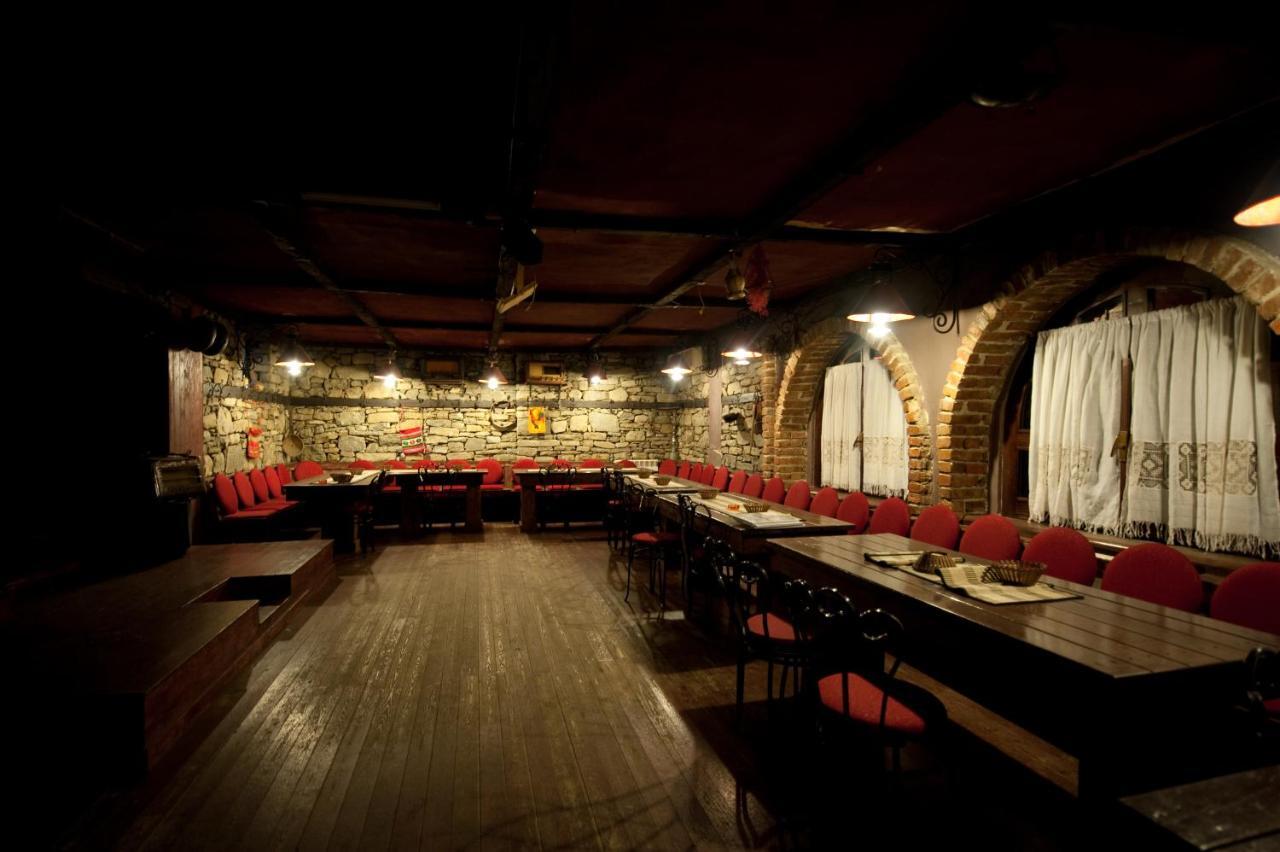 Hotel Restaurant Bujtina E Gjelit ティラナ エクステリア 写真